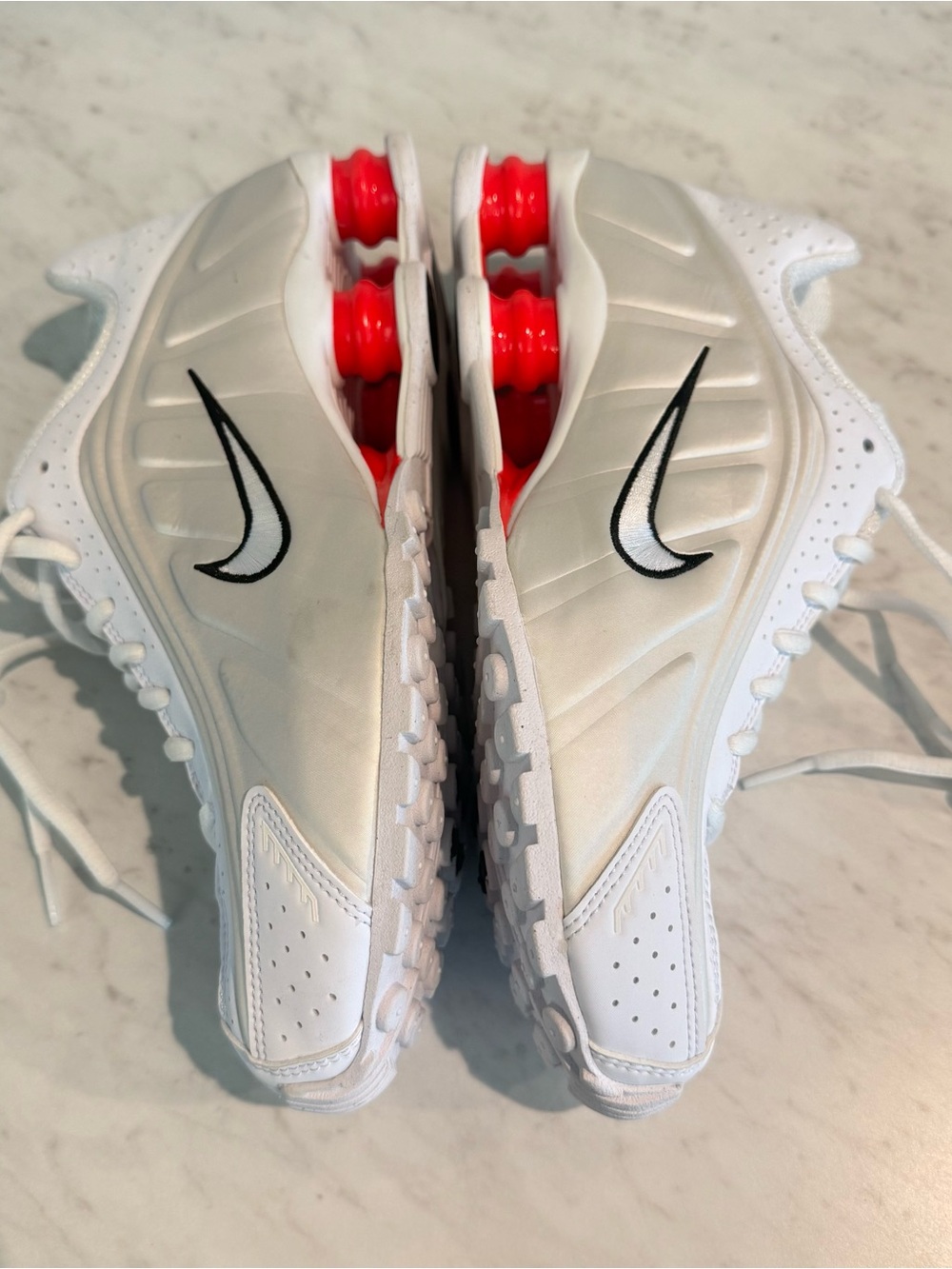 Nike Shox R4 White Phantom Picante Red Women’s Size 7.5 AR3565-103.